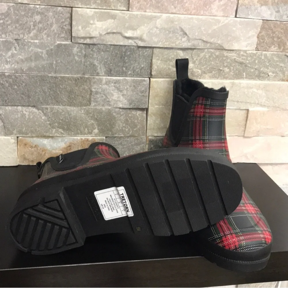 Tretorn Chelsea Rain Boots in Black & Red Plaid size 8 Warm Winter Fur Lined